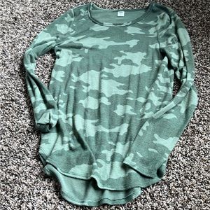 Green camo long sleeve shirt. X-small womens old navy